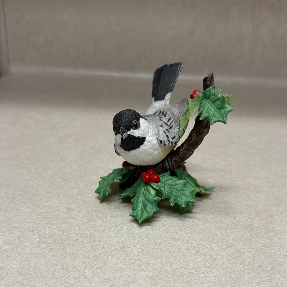 Lenox female black capped chickadee Vintage 1994